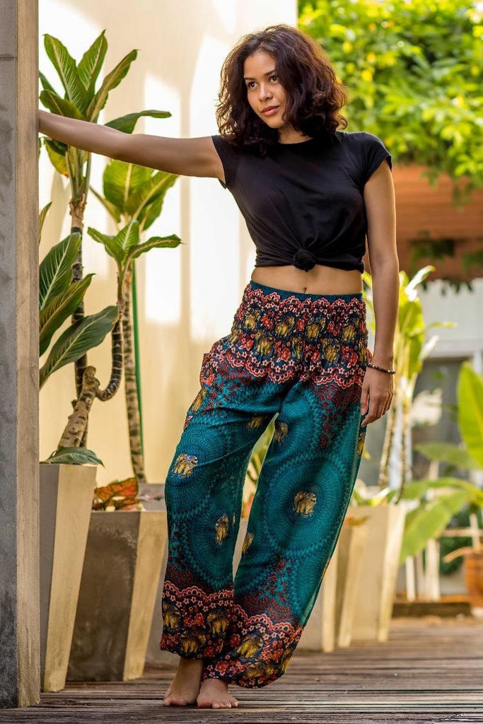 Calça de yoga turquesa com estampa oriental de elefante em rayon ...